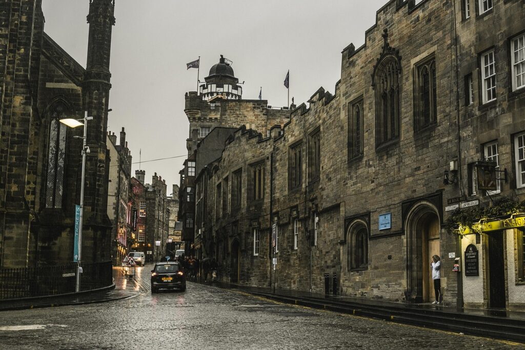 Forza Horizon 4 Edinburgh Castle and the Royal Mile
