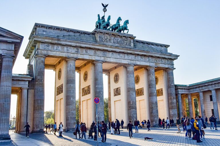 What to know about free walking tours
